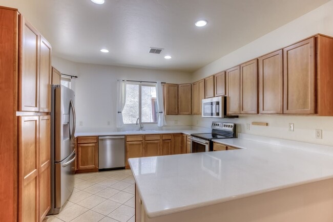 Building Photo - Eastside Barrio Style Home