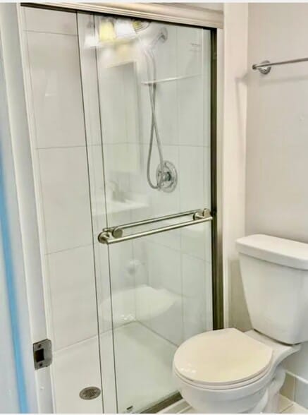 Master walk in shower - 1022 Boxwood Ct