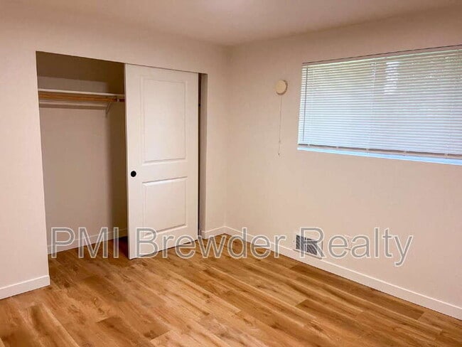 Building Photo - 9727 5th St NE