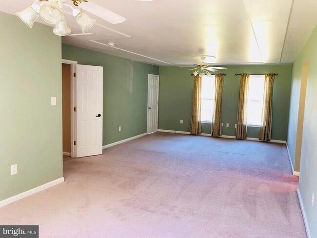 Building Photo - 31 Willowmere Ct