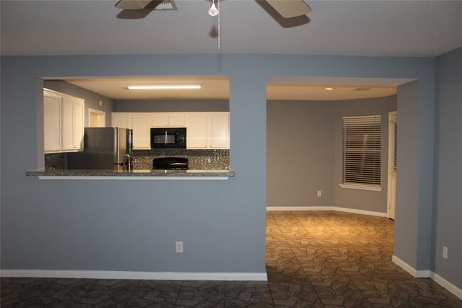 Building Photo - 8143 Sanders Forest Ct