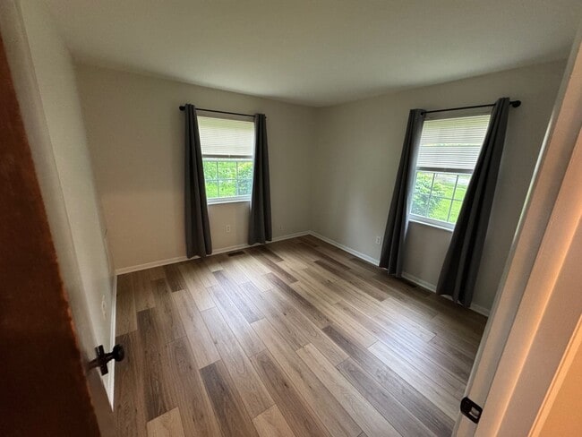 Building Photo - 1303 Lowland Ct
