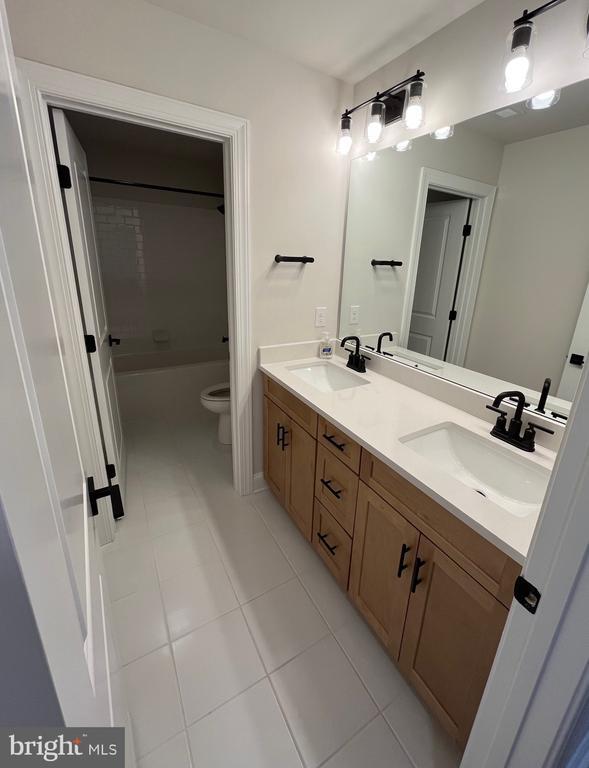 Building Photo - 33743 Catching Cv