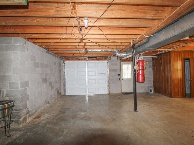 Building Photo - Nice Home in Rogersville!