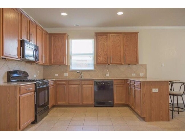 Building Photo - 4 bed 2.5 bath in Brookstone Community!!