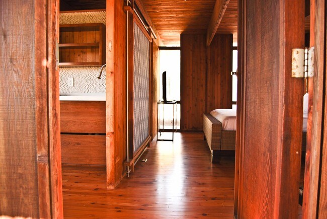 Building Photo - 341 Harbor View Ave