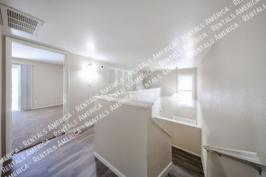 Building Photo - 4555 W Continental Dr