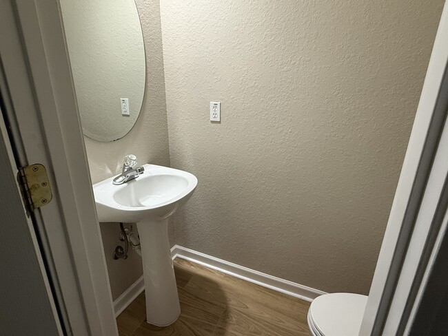 Building Photo - 121 Farrah Ave