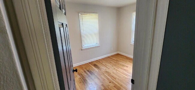 Building Photo - Updated Ferguson Home with Finished Basement & Fenced Yard