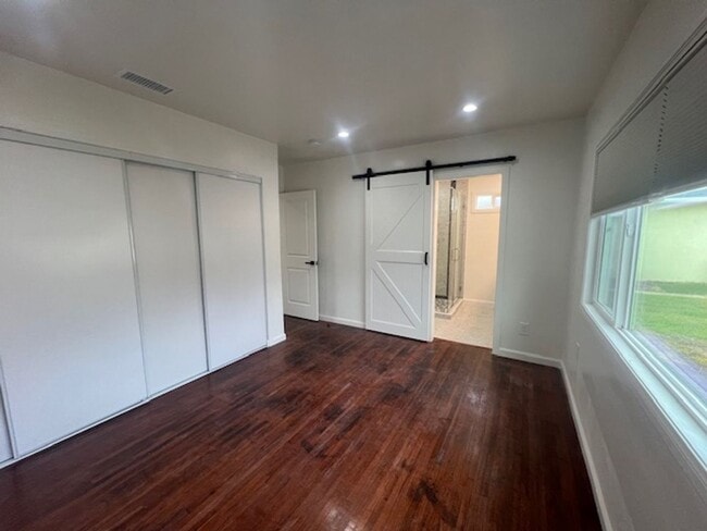 Building Photo - Beautifully renovated 3 bed 2 bath house