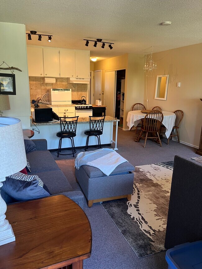 Building Photo - 48988 U.S. 101 S