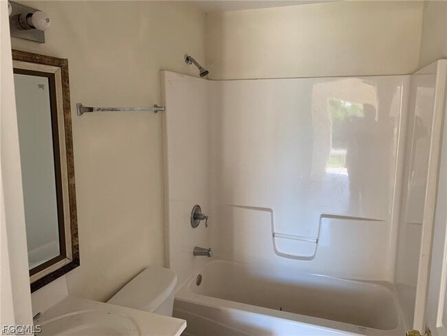 Building Photo - 1908 Haviland Ave S