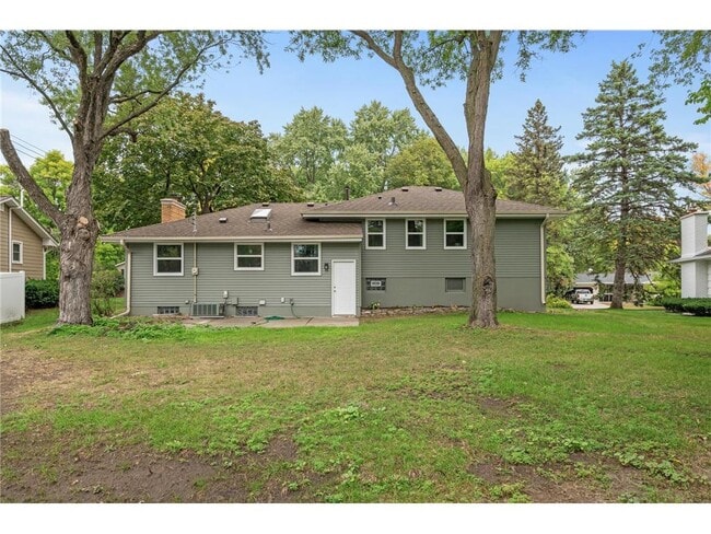 Building Photo - 4901 Larkspur Ln