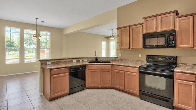 Building Photo - 4163 N Evergreen St