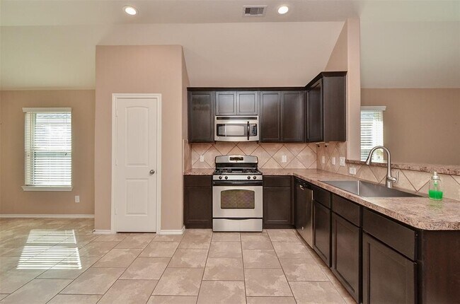 Building Photo - 12947 Taper Reach Dr