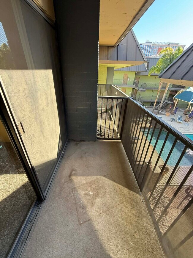 Building Photo - 931 N Euclid Ave