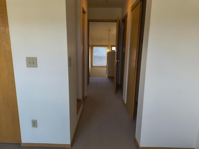 Building Photo - 404 Bayview Dr