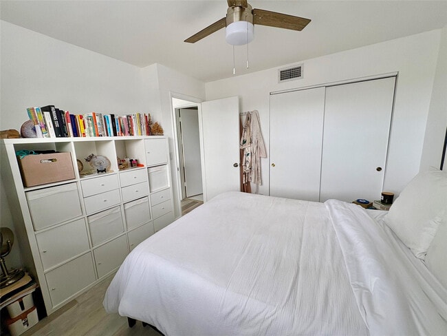 Building Photo - 4832 Grapevine Wy