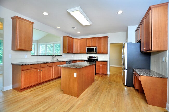 Building Photo - 34 Auburn Knoll