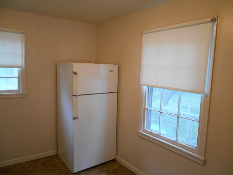Building Photo - 4405 E Bayley St