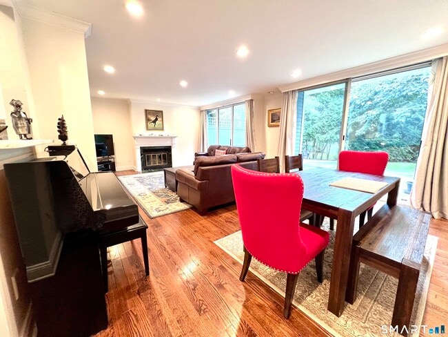 Building Photo - 32 Regents Pk