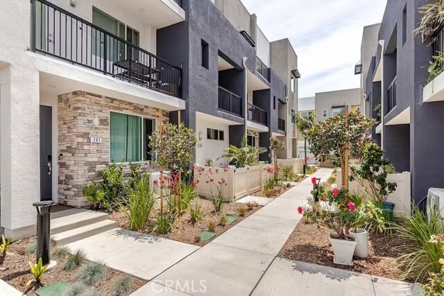 Building Photo - 243 S Sand Palm Dr