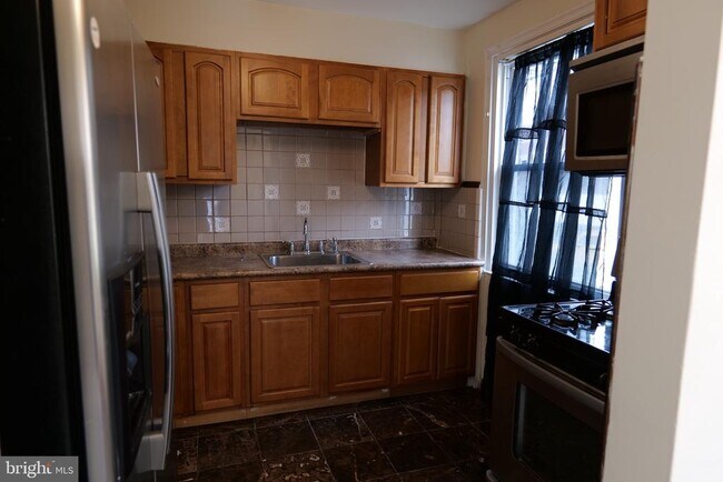 Building Photo - 1131 Kerper St