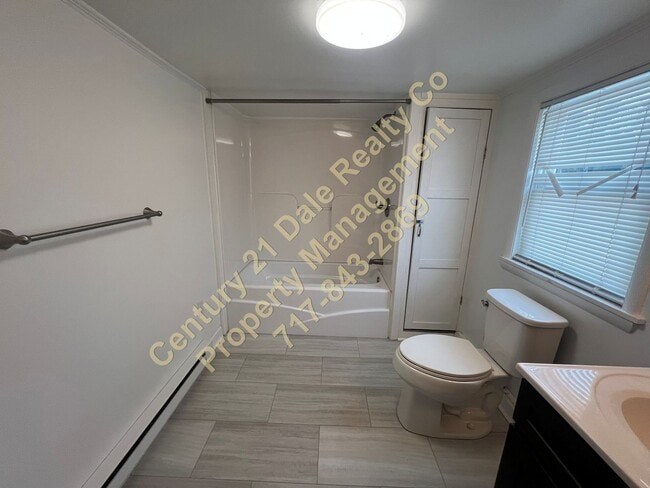 Building Photo - 3 Bedroom, 1 Bath Home in Spring Grove School District with Brand new LVP Flooring