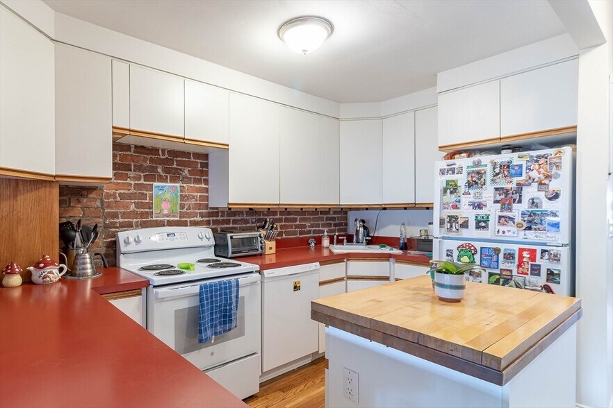 Building Photo - 39 Garrison Rd