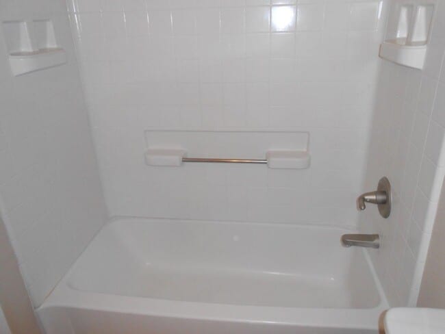 Building Photo - Beautiful Spacious Townhome in Gated Community