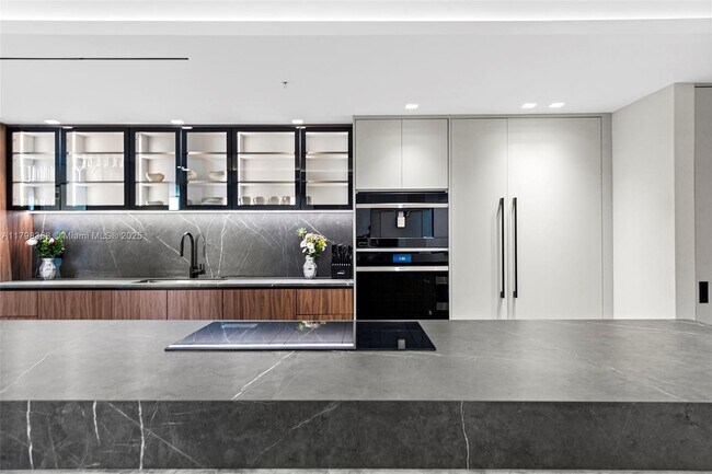 Building Photo - 400 Sunny Isles Blvd