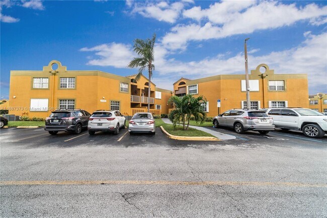 Building Photo - 9705 Fontainebleau Blvd