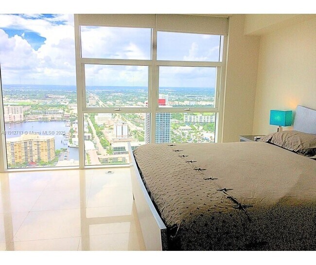 Building Photo - 1830 S Ocean Dr