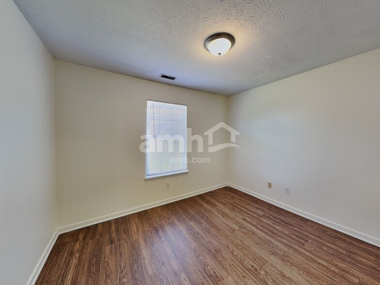 Building Photo - 2154 Meadow Glen Blvd