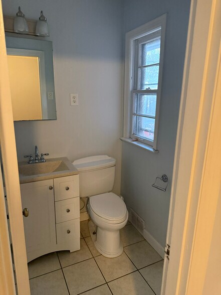 Building Photo - 3896 Park Ave