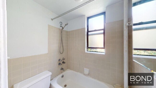 Building Photo - 339 E 77th St