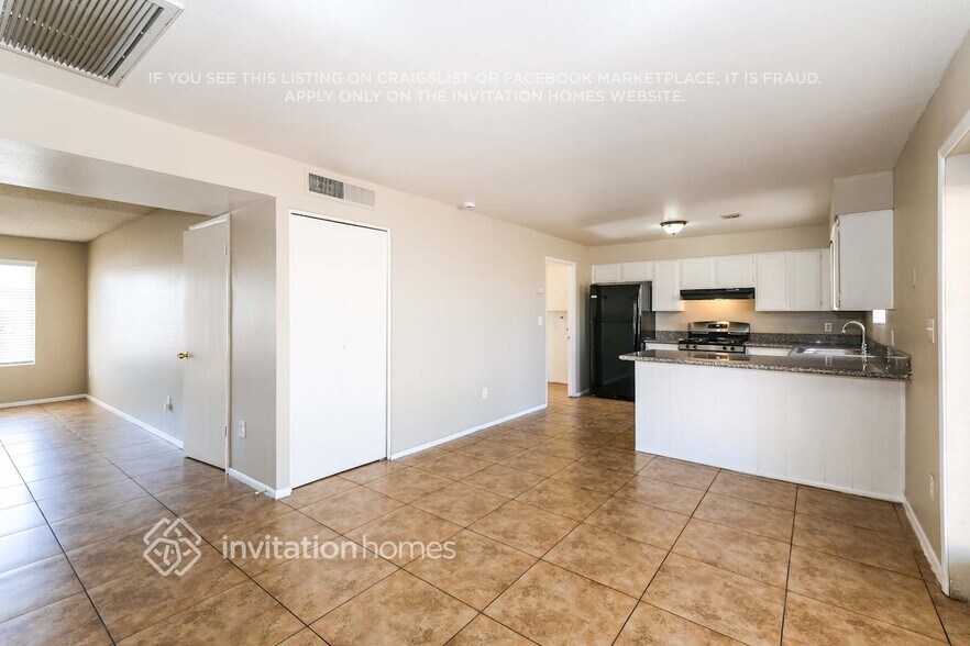 Building Photo - 7224 W North Ln