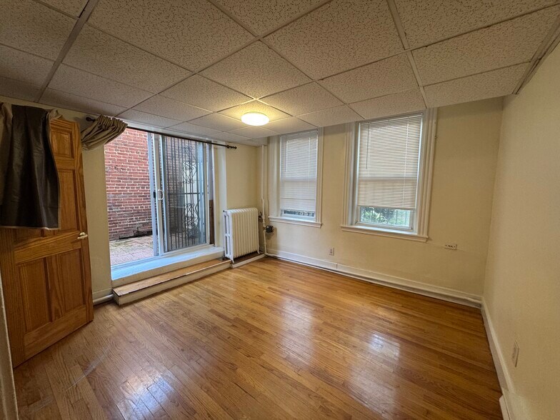 Building Photo - 384 Riverway