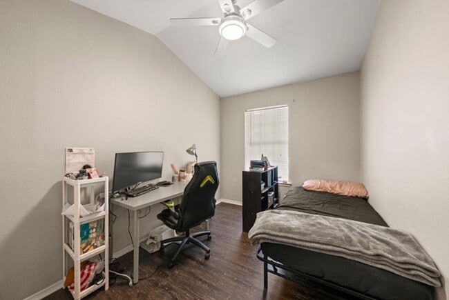 Building Photo - Tastefully Renovated 3/2.5 Condo Steps fro...