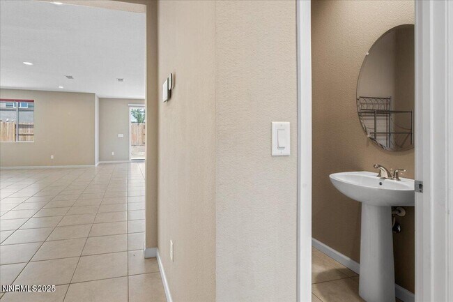 Building Photo - 2228 Butte Creek Dr