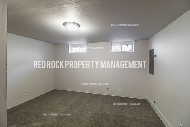 Building Photo - 416 N Bannen Rd