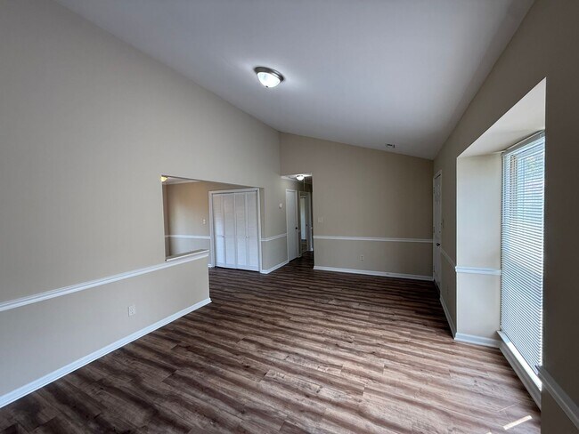 Building Photo - 4720 Matt Dr
