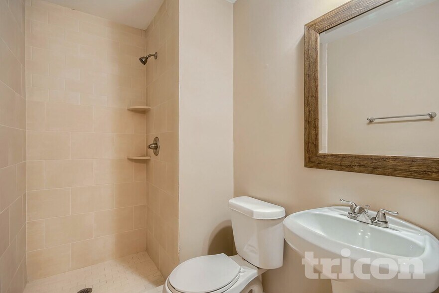 Building Photo - 247 Young Ave SW