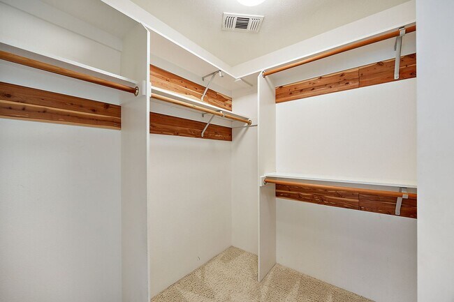 Building Photo - Alder Creek Estates Home available**Gated Community**Minutes from Rogue Regional Medical Center o...