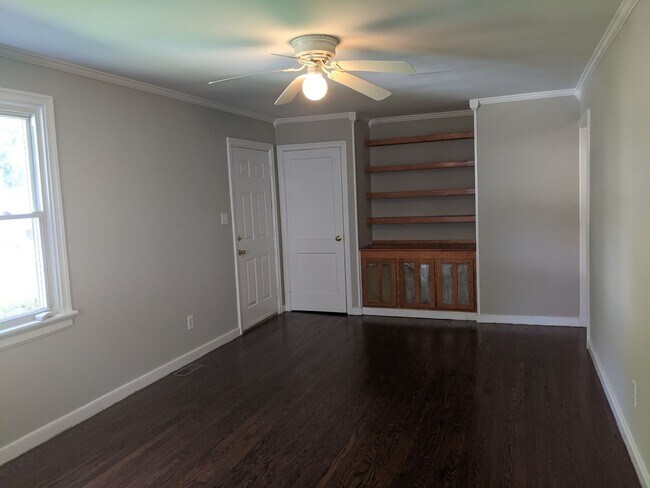 Building Photo - Charming 3-Bedroom Home in the Heart of th...