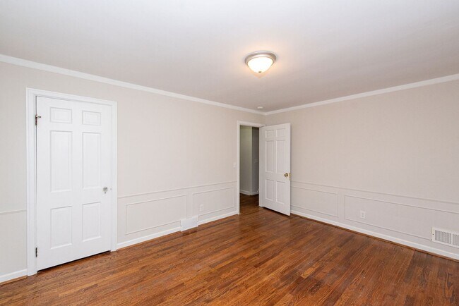 Building Photo - WESTWOOD - Freshly Updated & Move-In Ready! 4 bed 2.5 bath home