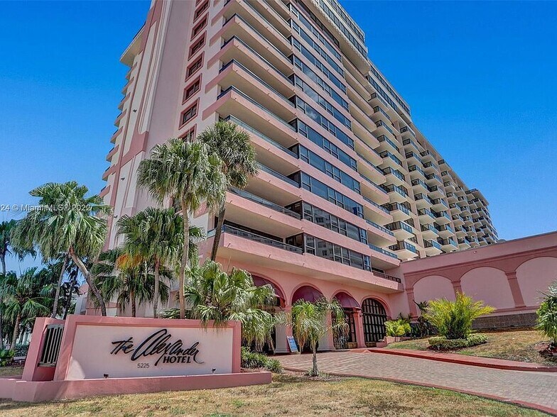 Building Photo - 5225 Collins Ave