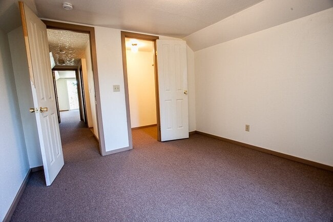 Building Photo - 95 Rattlesnake Rd