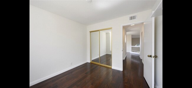Building Photo - The Perfect Blend of Space, Style & Locati...