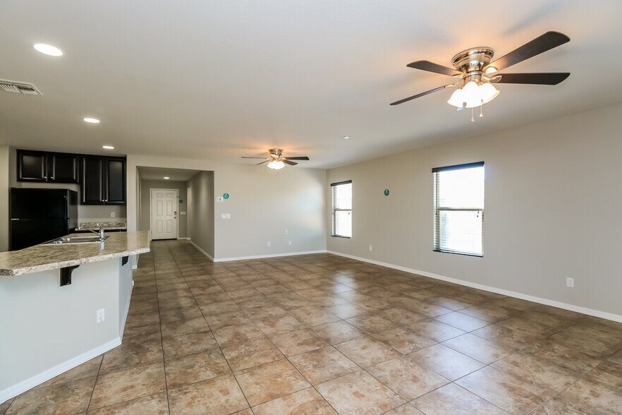 Building Photo - 10826 E Calypso Ave